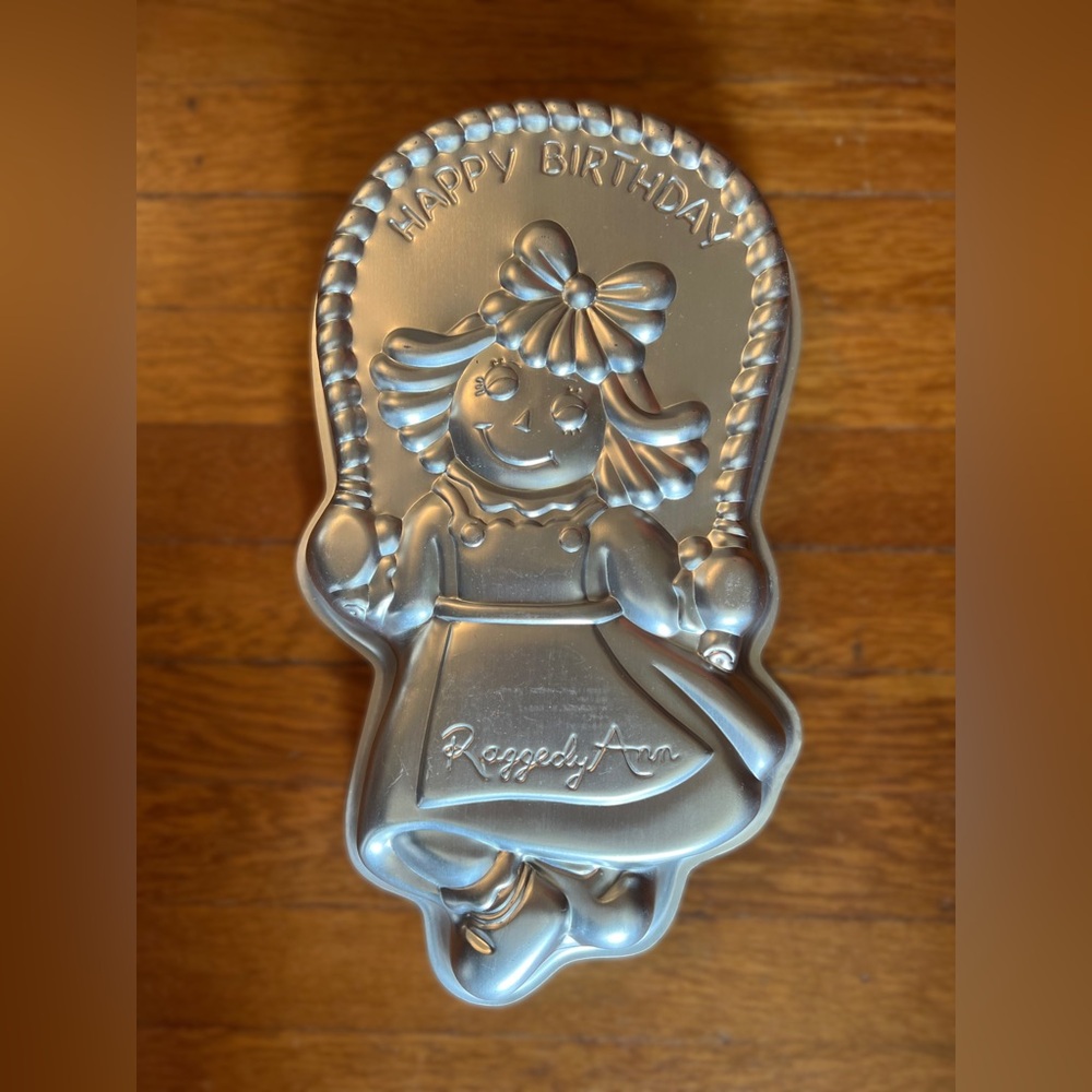 Vintage Wilton Raggedy Ann Cake Pans with Colorful Insert - Picture 3 of 5